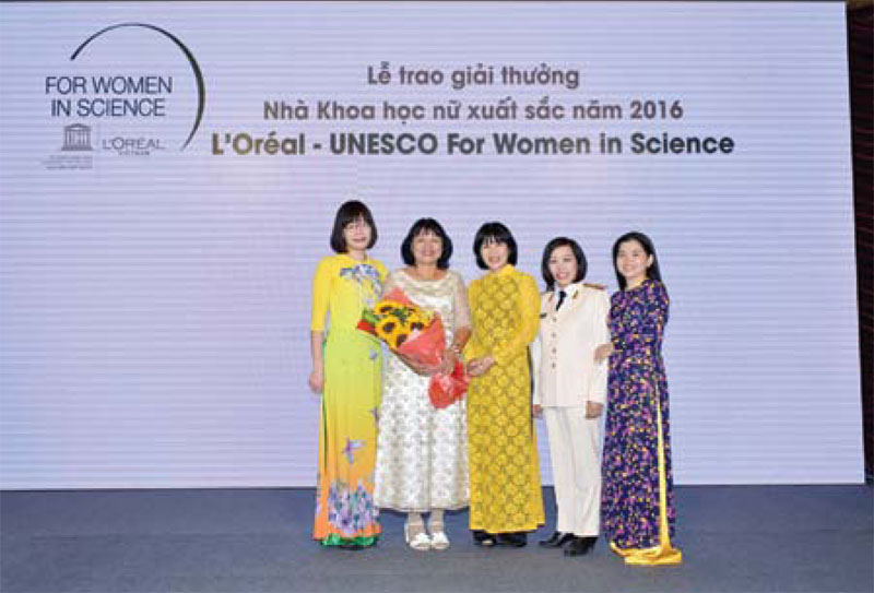 Giải thưởng L’OREAL – UNESCO vì sự phát triển phụ nữ trong khoa học tại Việt Nam tìm kiếm ứng viên để trao giải thưởng khoa học 2017